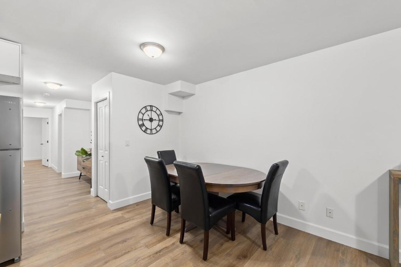 Trendy Lolo Apartment North Vancouver